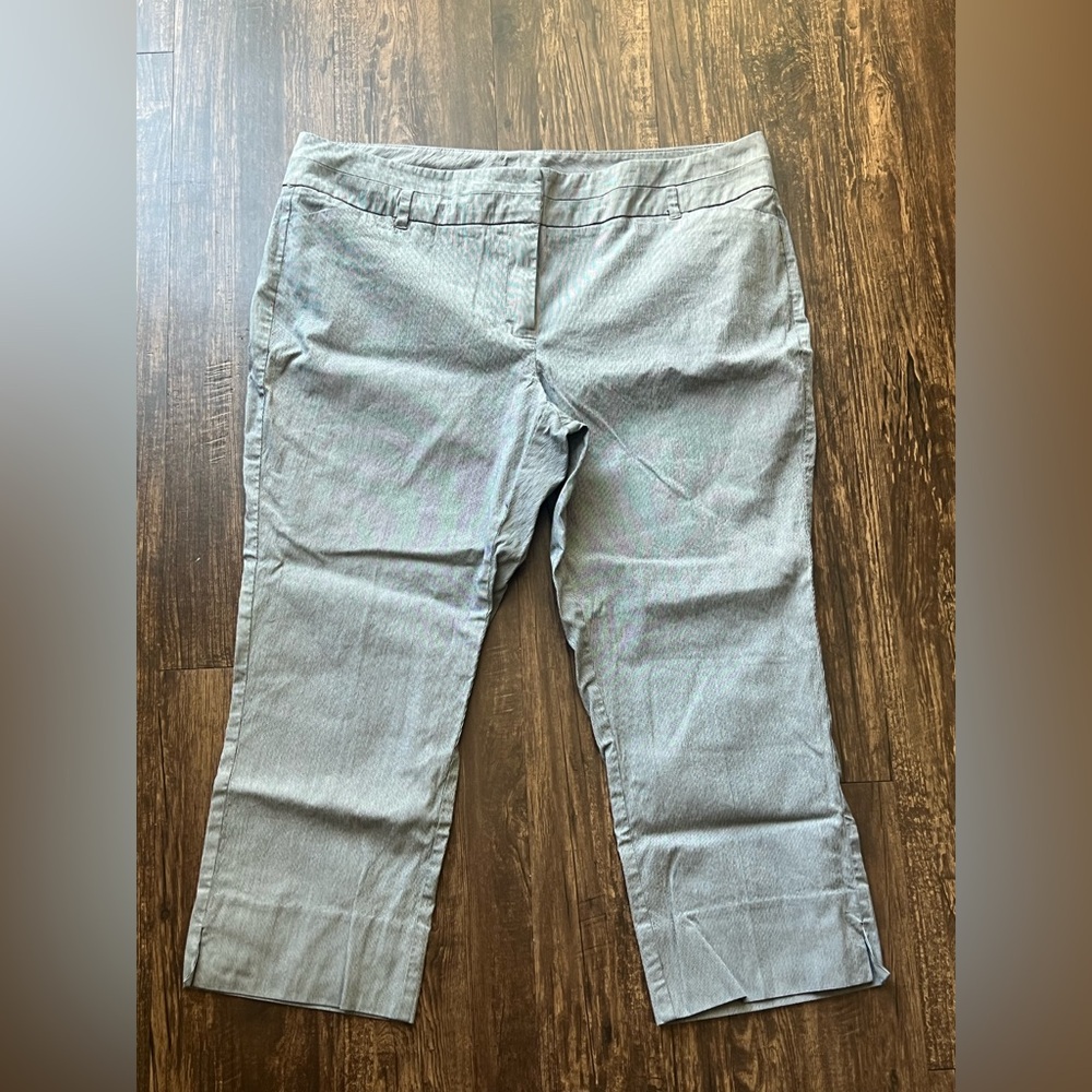 New York & Company Stretch Dressy Capri Pants Womens Size 14 Black Straight Leg